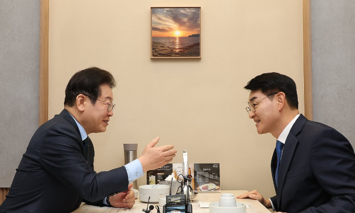 박용진 전 의원이 규제위 부위원장 맡은 뒤 '이재명의 사람'으로 자신을 규정 : 과거 악연은 '경쟁'으로 퉁쳤다