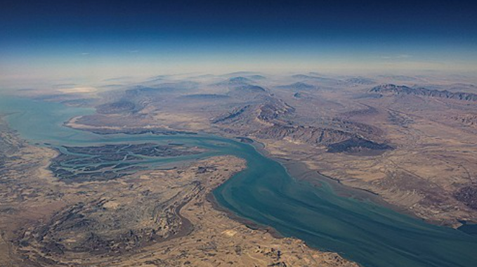 이란 전쟁으로 세계가 앓고 있을 때 누군가는 웃는다 : 트럼프 말고 거대한 수혜 보고 있는 '그'