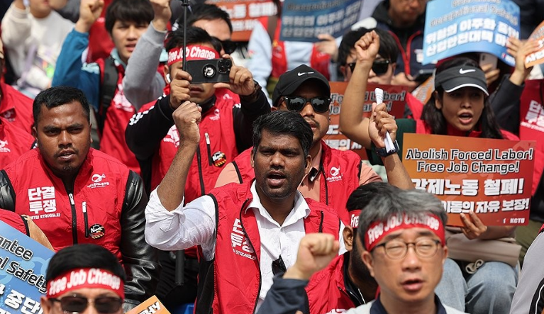 [허프생각] 동남아 팬과 한국 팬의 'K팝 마찰'이 더욱 위험한 이유 : 이제 'K시민'으로 가자