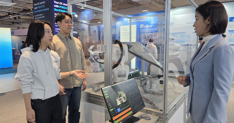 포스코그룹 회장 장인화의 '안전 근심'을 로봇개가 풀어줄까, 가스 가득한 고온 현장을 AI 주도 '인텔리전트 팩토리'로 바꾼다