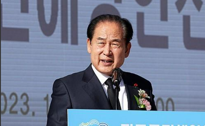 [허프생각] 동남아 팬과 한국 팬의 'K팝 마찰'이 더욱 위험한 이유 : 이제 'K시민'으로 가자