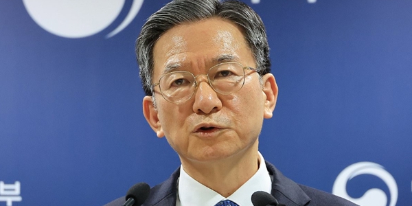 정성호  법무장관 정부 검찰개혁안 비판에 반박 “내 뜻과 다르다고 ‘반개혁’으로 몰아가” : 논의 진통이 예상된다