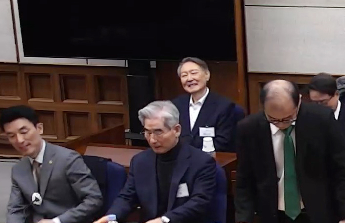 국민의힘 '절윤' 결의 때 침묵 일관한 장동혁 : 진정성 부재가 6년 전 자유한국당의 ‘큰절 사과’ 소환 중