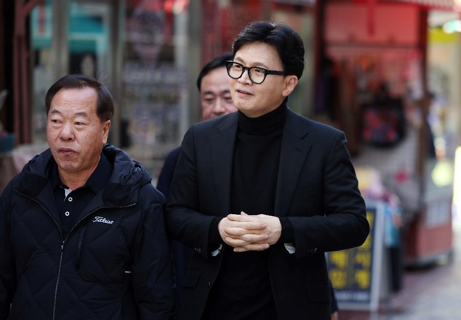 한동훈 국힘 결의문은 국민들 오해하기 딱 좋아 : 국힘 의총의 '절윤 결의'를 평가절하했다