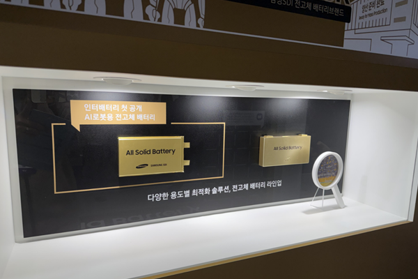 [현장] '인터배터리' 전시 통해 본 국내 배터리 3사 '무게중심' 변화 : 전기차 사라진 자리에 AI로봇 들어섰다