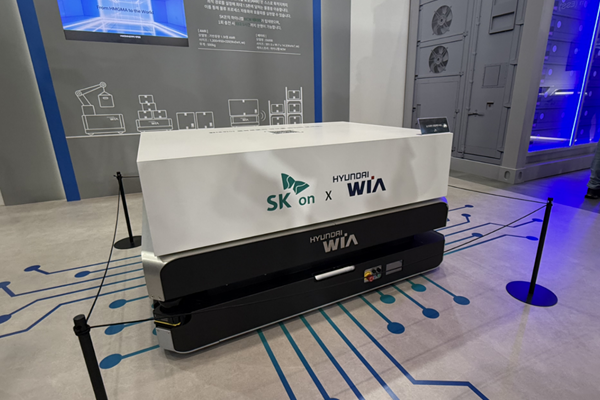 [현장] '인터배터리' 전시 통해 본 국내 배터리 3사 '무게중심' 변화 : 전기차 사라진 자리에 AI로봇 들어섰다