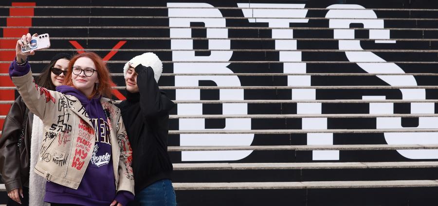 [허프 생각] 26만 인파 몰린다는 BTS 광화문 컴백 라이브 공연 : 아미의 성숙한 팬 문화 빛날까