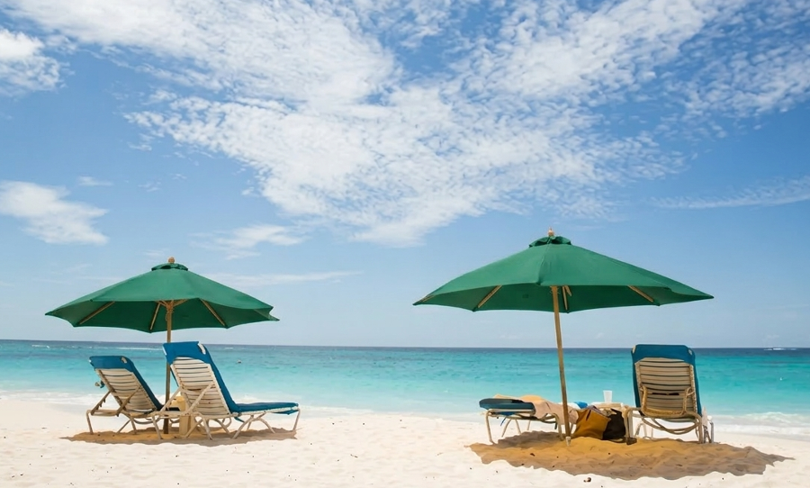 다가오는 여름, 내리쬐는 햇볕과 빠지는 머리카락의 상관관계 : 필수 용품과 대처법, 예방습관