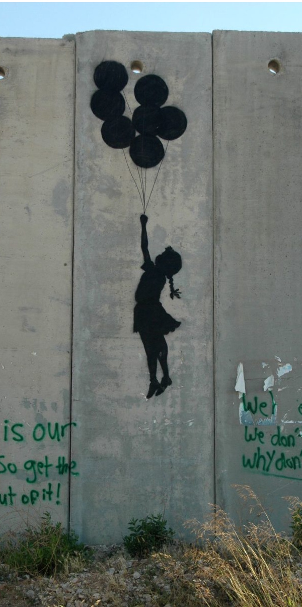 [허프 사람&말] 익명의 거리예술가 뱅크시가 더 이상 익명이 아닐 때, 그의 작품 가치는 유지될까