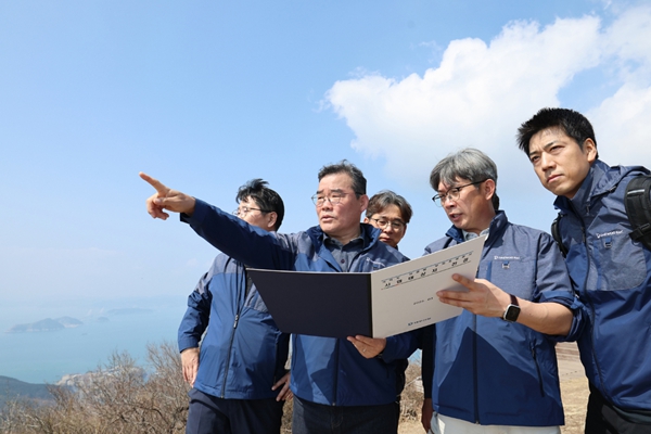 대우건설 김보현 단군 이래 최대 토목사업 '적기 준공' 의지 보였다 : 공기 준수에 만전 기해달라