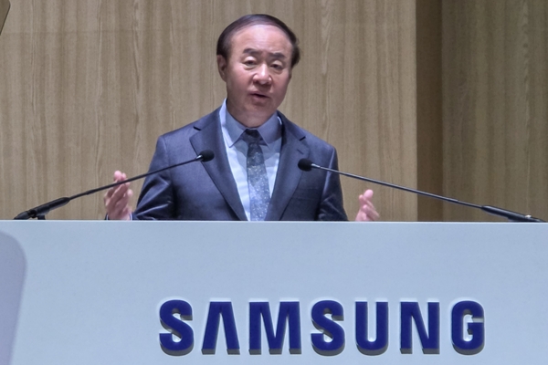 삼성전자 전영현 '반성 모드' 1년 만에 반도체 자신감 표출 : 주총서 젠슨 황 '어메이징 삼성' 발언 소개