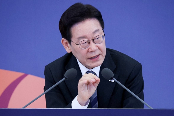 이재명이 '자본시장 간담회'서 '코리아 프리미엄' 강조 : 한반도 '지정학적 불안' 담론에 대해서도 이의를 제기했다