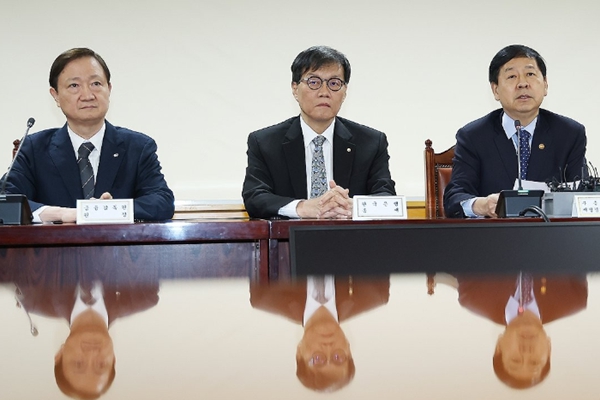 정부 '적자 국채 없는 추경'으로 경기 변동성 정면돌파한다 : 구윤철 주주보호와 코스닥 역동성도 강화