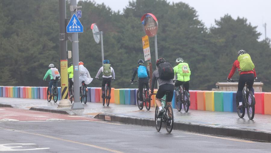 새벽을 깨운 픽시 떼의 위험한 질주 : 결국 부모까지 경찰서 불려갔다