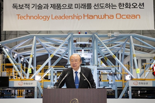 2025년 재계 연봉 1위 김승연 회장이 오른 최저임금 989배의 자리, 그 천문학적 숫자가 담보해야 할 책임에 대하여