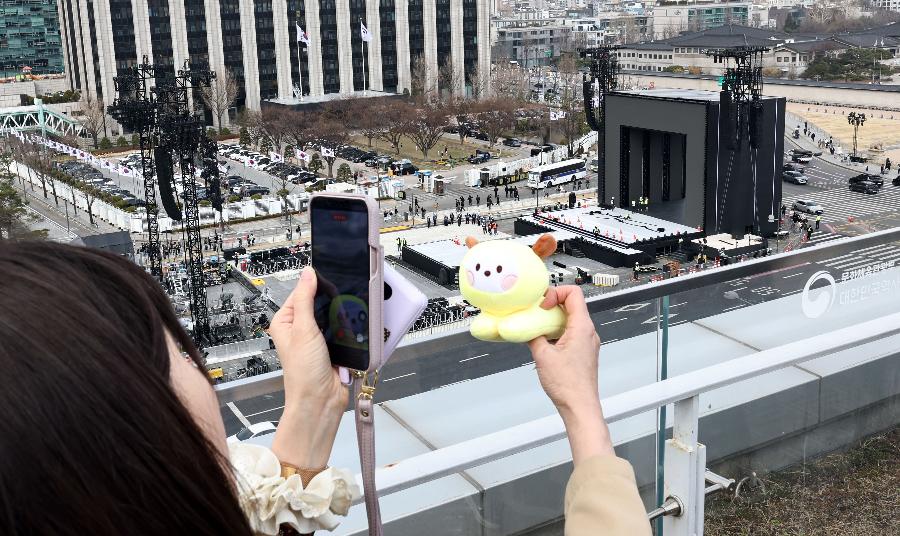 21일 광화문 컴백 공연 앞두고 부상 입은 방탄소년단 리더 알엠 : 5집 앨범 가사에는 백범 김구 등장한다