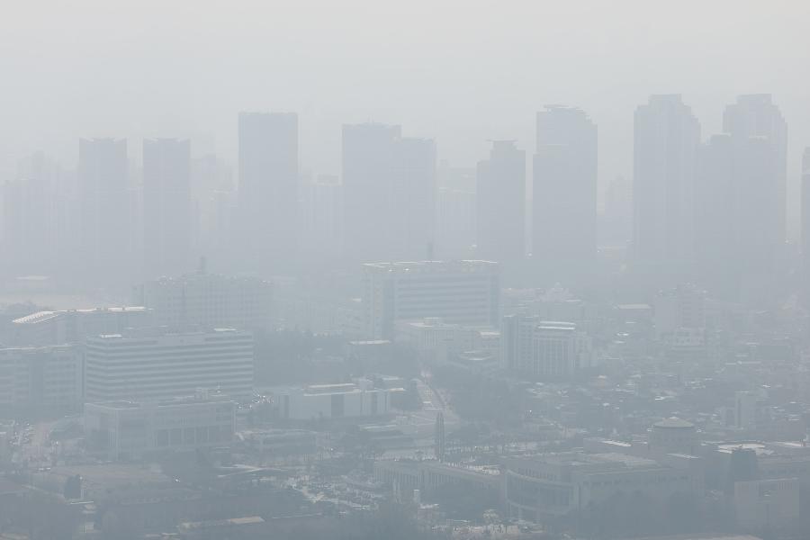 초미세먼지 '나쁨'에도 러닝? 봄이 왔으니 나가고 싶은데 탁한 공기가 문제다