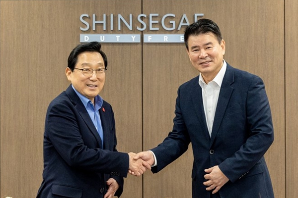 출국 당일 면세품 기다림 최소화한다, 신세계면세점 LG전자와 손잡고 AI 물류 인프라 구축 