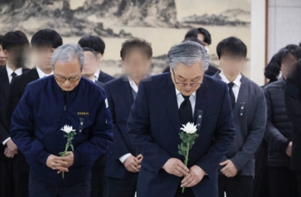 대전 안전공업 화재 사망 14명 등 74명 인명피해 : 이 회사 대표는 “유가족 지원과 피해 복구에 책임 다하겠다”며 사과했다