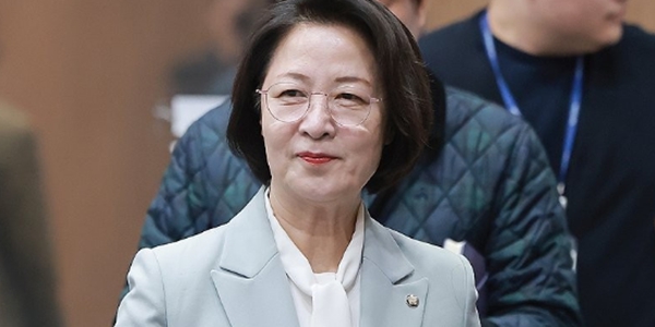 '추 장군'은 경기도지사 거쳐 대선 주자로 체급 올리나 : 검찰개혁 마침표 찍고 법사위원장 물러났다