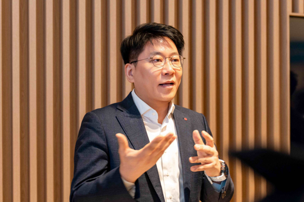 LG에너지솔루션 전기차 따라 2년 연속 내려앉은 매출, 김동명 '강공모드' ESS로 반등 겨냥