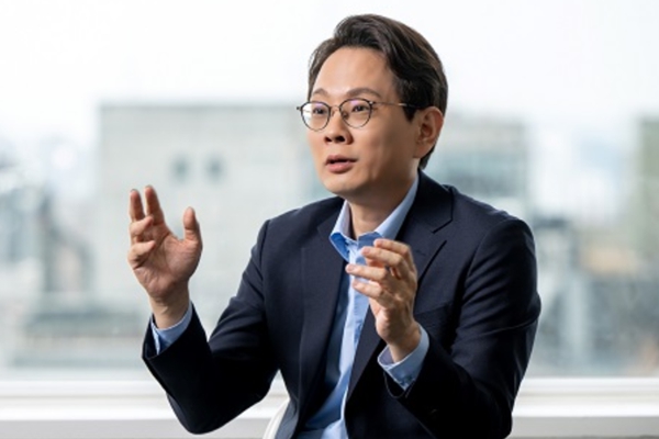 KT&G 방경만의 '균형 성장' 고민 : 에쎄 '해외 매출 1조' 찍는 동안 홍삼 포함 건기식 수출은 1년에만 20% 하락 