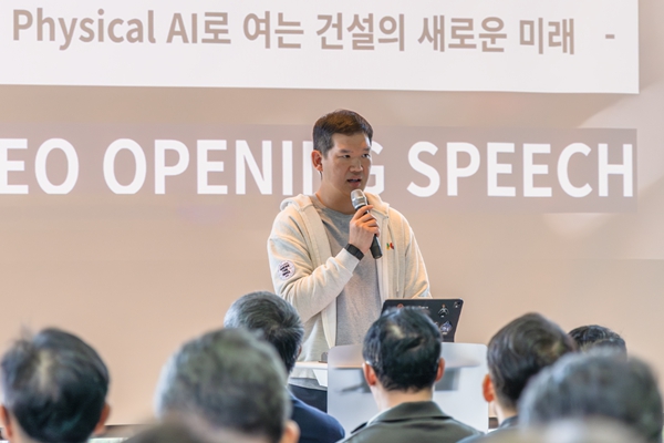 건설 현장에 로봇 도입 서두르자 GS건설 허윤홍, 임원 워크숍 등판해 '피지컬 AI' 적용 의지 다졌다