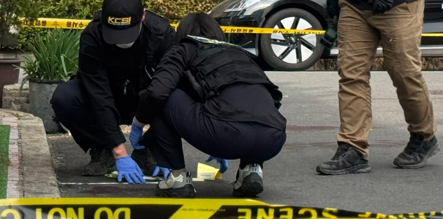 창원 아파트에서 흉기 난동으로 20대 여성과 30대 남성이 위중하다 : 또 다시 스토커 범죄?