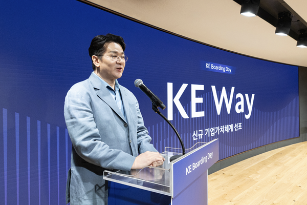 조원태 한진그룹 회장 주총 거치며 '메가캐리어' 잰걸음 : 경영권 리스크는 여전히 이어진다