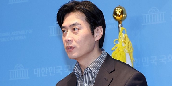 ‘권력’과 ‘영향력 없다’는 유시민의 ABC 발언에 누가 긁혔나, 면면 살펴보니