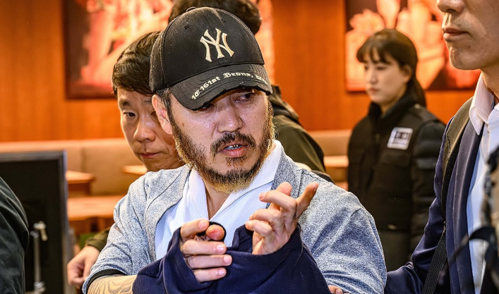 얼굴 공개된 중대범죄 피의자 24명의 면면 : '성착취' 김녹완부터 '모텔 살인' 김소영 '마약왕' 박왕열까지 한 달에 한 명 꼴