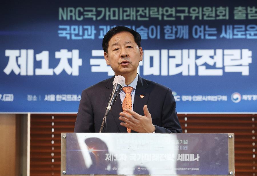 구윤철 부총리는 '차량 민간 5부제'를 시사했고, 글로벌 석유 CEO들은 이란전쟁 후에도 고유가를 전망했다