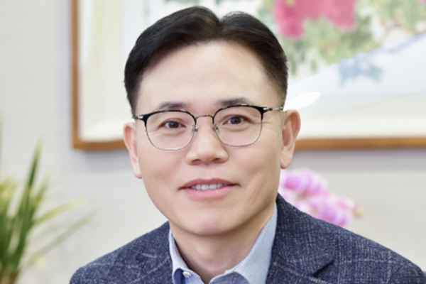 LG화학 새 대표 김동춘의 성장전략 나왔다 : AI 반도체·전장·디스플레이로 전자소재 부문 규모 2배로 