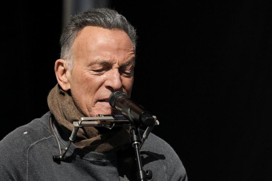 미국 전역 뒤흔든 '노킹스' 시위에서 노장들이 나섰다 : 로버트 드니로·스프링스틴 퇴행 떨치고 자유 되찾자