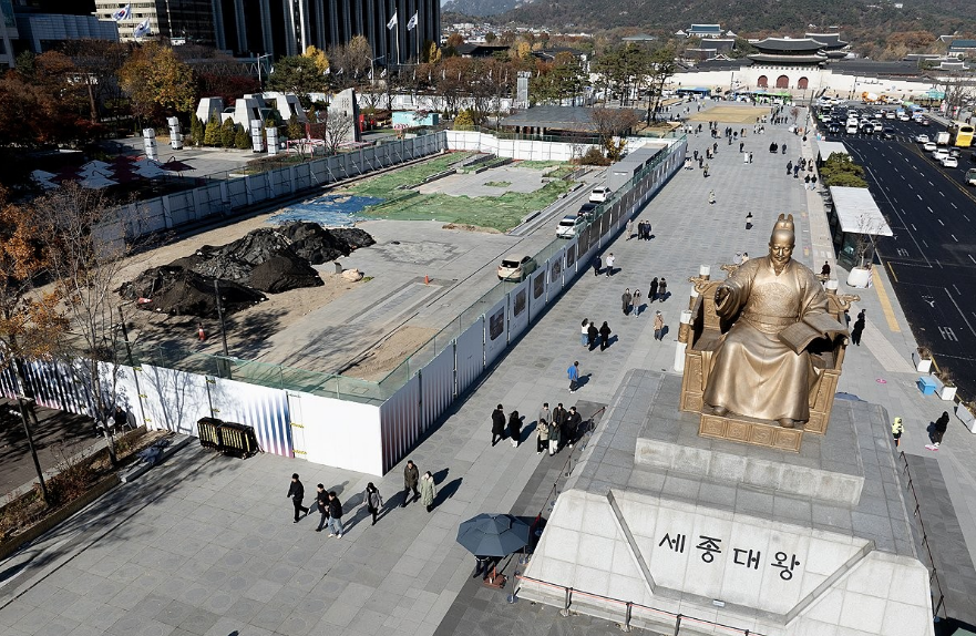 광화문광장에 7m 거대 조형물 '받들어총' 23개 설치, 오세훈의 사업이 4월 완료된다