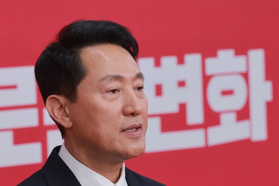 광화문광장에 7m 거대 조형물 '받들어총' 23개 설치, 오세훈의 사업이 4월 완료된다