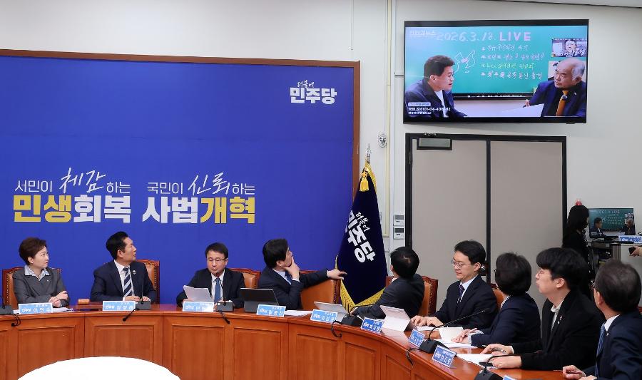 유튜버 전한길 3차 경찰 조사 '이재명·이준석 명예훼손 혐의', 전날 정부는 그를 새로 고발했다