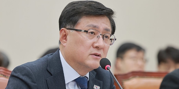 미국·이란 전쟁이 불붙인 ‘재생에너지 전환’ 논쟁, 여권 “전환 서둘러야” vs 국힘 “원전 더 지어야”