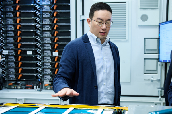 LG 회장 구광모 올해도 직접 배터리 사업 독려 나섰다, ESS 시장 선도하는 압도적 지위 구축