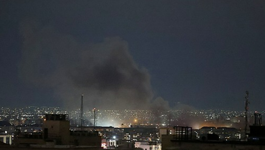 이란전쟁 자원병  기준 12세까지 : 총을 든 아이들의 손에 붉은 피가 흐르고 있다