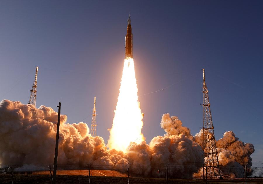 54년 만에... 미국 나사가 쏘아 올린 달 탐사 우주선 '아르테미스 2호'가 남긴 최초의 기록들  