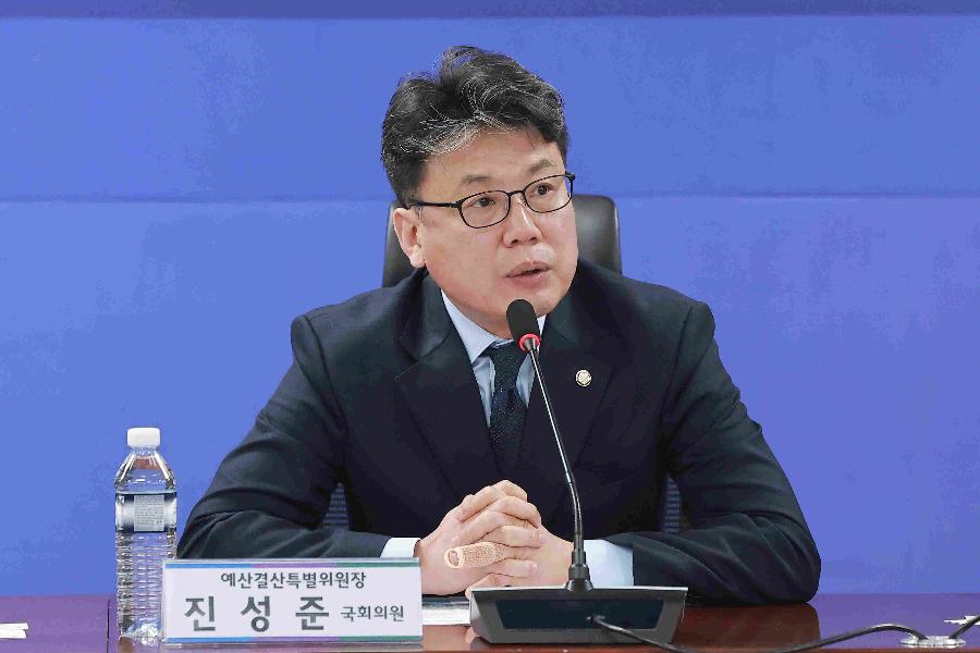 진성준 예결위원장 추경이 물가·환율에 중요한 영향을 미치지는 않을 것