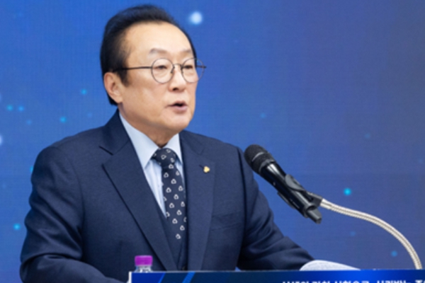 새마을금고중앙회 김인 회장이 '새마을금고 위기설'을 빠르게 가라 앉혔다 : '뿌리와 샘' 중시하는 '본질 개선'이 먹혔다는 평 