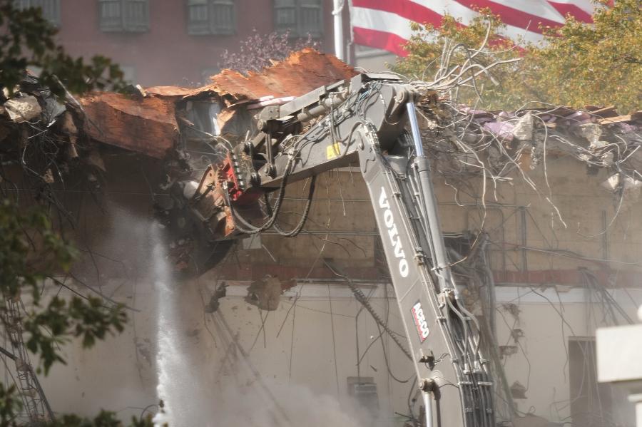 [허프 생각] 초대형 무도회장 짓는 트럼프의 '공간 파괴' 정치 : 어딘가 많이 익숙하다