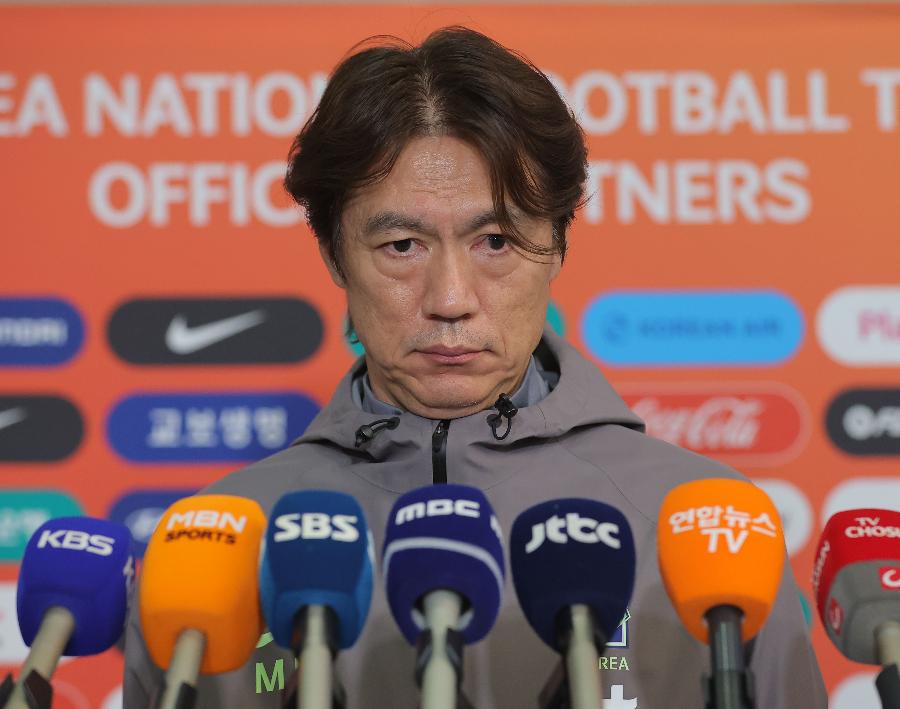 홍명보 나가 김영광이 축구 국가대표팀 감독으로 새 사람을 추천했다 : 수원 삼성 팬들 불쾌감을 드러냈다