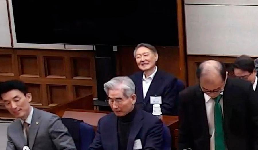 '탄핵 1주년' 윤석열 전 대통령이 부활절 맞아 옥중 메시지를 보냈다