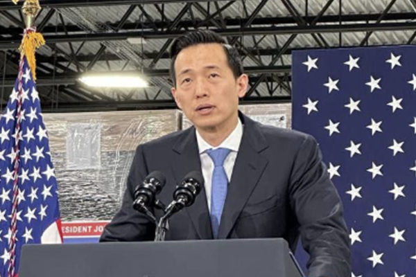 한화그룹 '김동관이 키운 태양광 살리기' 총력전, 한화솔루션 실적회복과 모회사 한화의 현금동원력이 관건