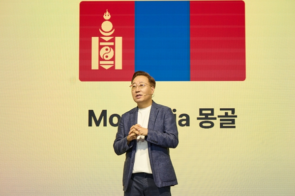 윤호영이 카카오뱅크  ‘확장의 역설’ 풀어내는 법 : 전가의 보도 AI 꺼내들고 금융 비서 시대 선언