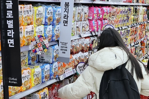 [허프 트렌드] K라면은 세계 정복 꿈꾸는 중 : 삼양 '불닭'이 끝 아니다, 농심이 '유라시아 라면 로드' 구축한다
