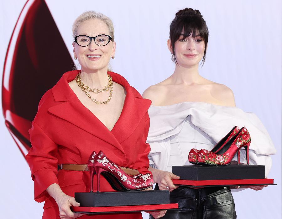 '악마는 프라다를 입는다2' 앤 해서웨이가 밀라노 패션쇼 보고 놀라 제작진에게 요구했다 : “모델이 앙상하게 보이지 않게 해달라” 